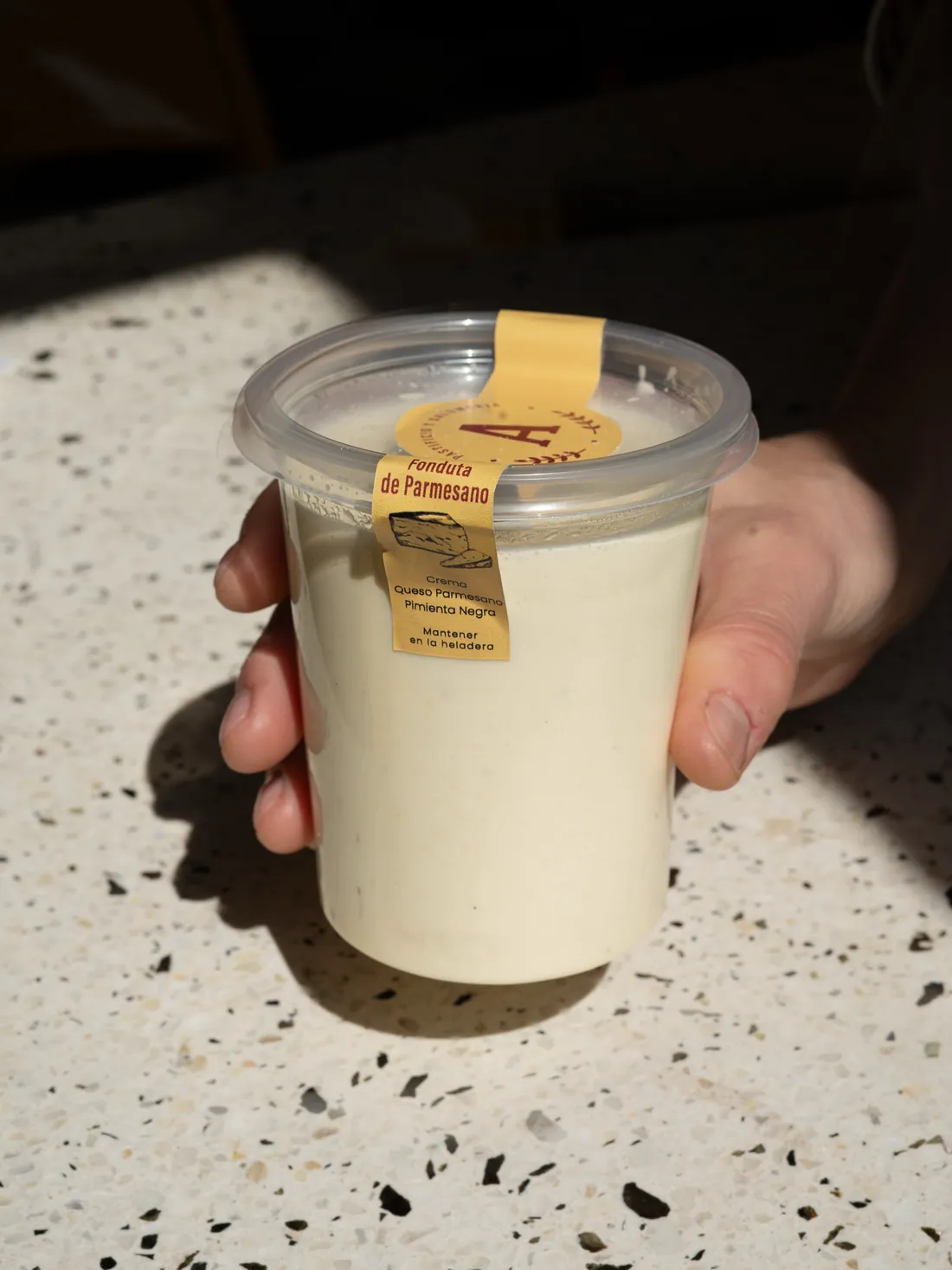 Pote de fonduta de parmesano